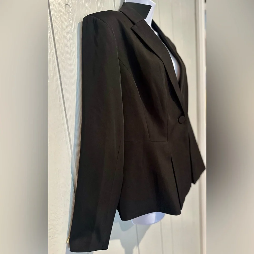 NWT. Women's Black Blazer - Picture 6 of 7